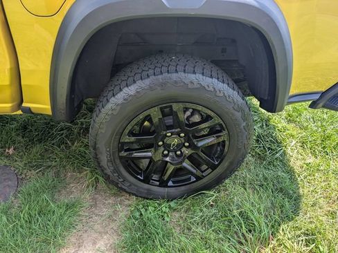 Used 2023 Chevrolet Colorado Trail Boss w/ Technology Package AWD/4WD image 18