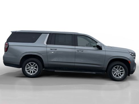 Used 2023 Chevrolet Suburban LT image 6
