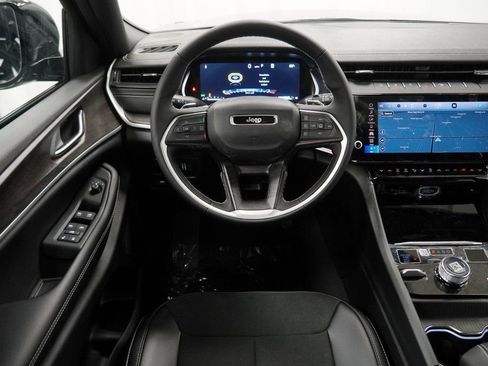 New 2026 Jeep Grand Cherokee Altitude image 19