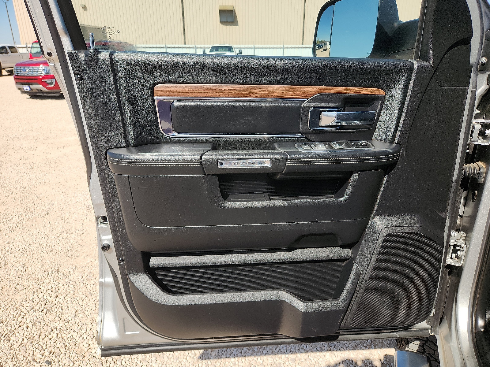 Used 2016 RAM 2500 Laramie AWD/4WD image 12