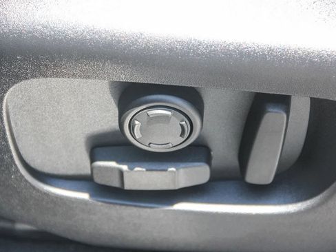 Used 2026 Land Rover Range Rover Velar S AWD/4WD image 18
