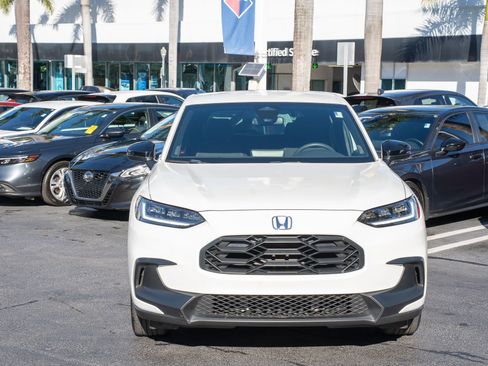 Used 2024 Honda HR-V Sport image 2