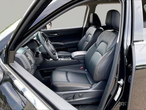 Used 2025 Nissan Pathfinder SL w/ SL Premium Package FWD image 15
