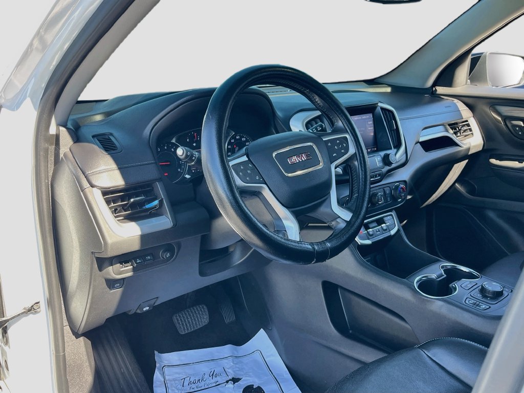 Used 2022 GMC Terrain SLT w/ Tech Package FWD image 9