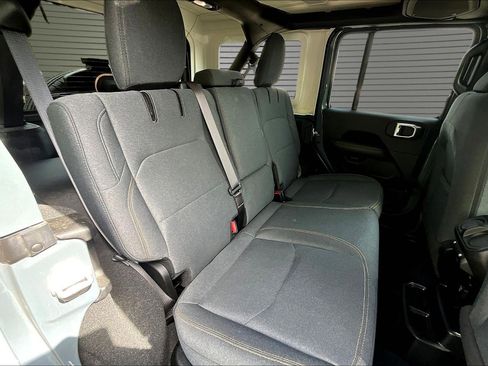 Used 2024 Jeep Wrangler Unlimited Sahara w/ Technology Group AWD/4WD image 16