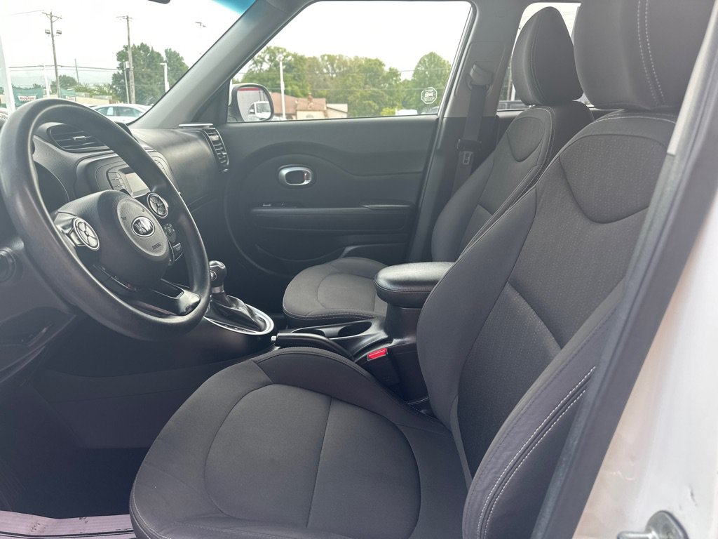 Used 2015 Kia Soul FWD image 2