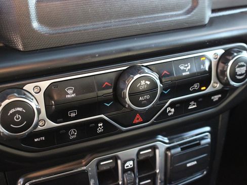 Used 2020 Jeep Gladiator Sport w/ Quick Order Package 24S AWD/4WD image 27
