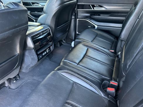 Certified 2023 Jeep Wagoneer L Series II AWD/4WD image 12