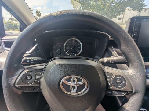 Used 2022 Toyota Corolla LE FWD image 15