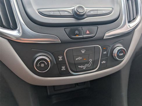 Used 2022 Chevrolet Equinox LT FWD image 17