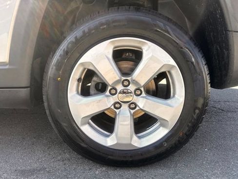 Used 2018 Jeep Compass Latitude w/ Popular Equipment Group AWD/4WD image 35