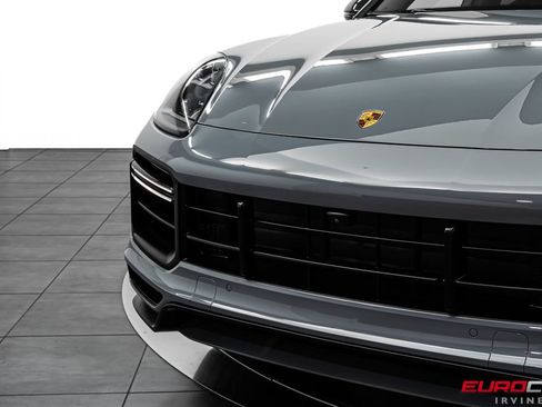 Used 2022 Porsche Cayenne Turbo GT AWD/4WD image 11