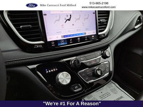 Used 2022 Chrysler Pacifica Touring-L w/ S Appearance Package image 13