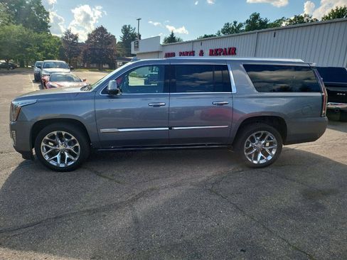 Used 2018 Cadillac Escalade ESV Platinum AWD/4WD image 5