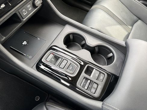 Certified 2023 Honda Pilot Touring image 24