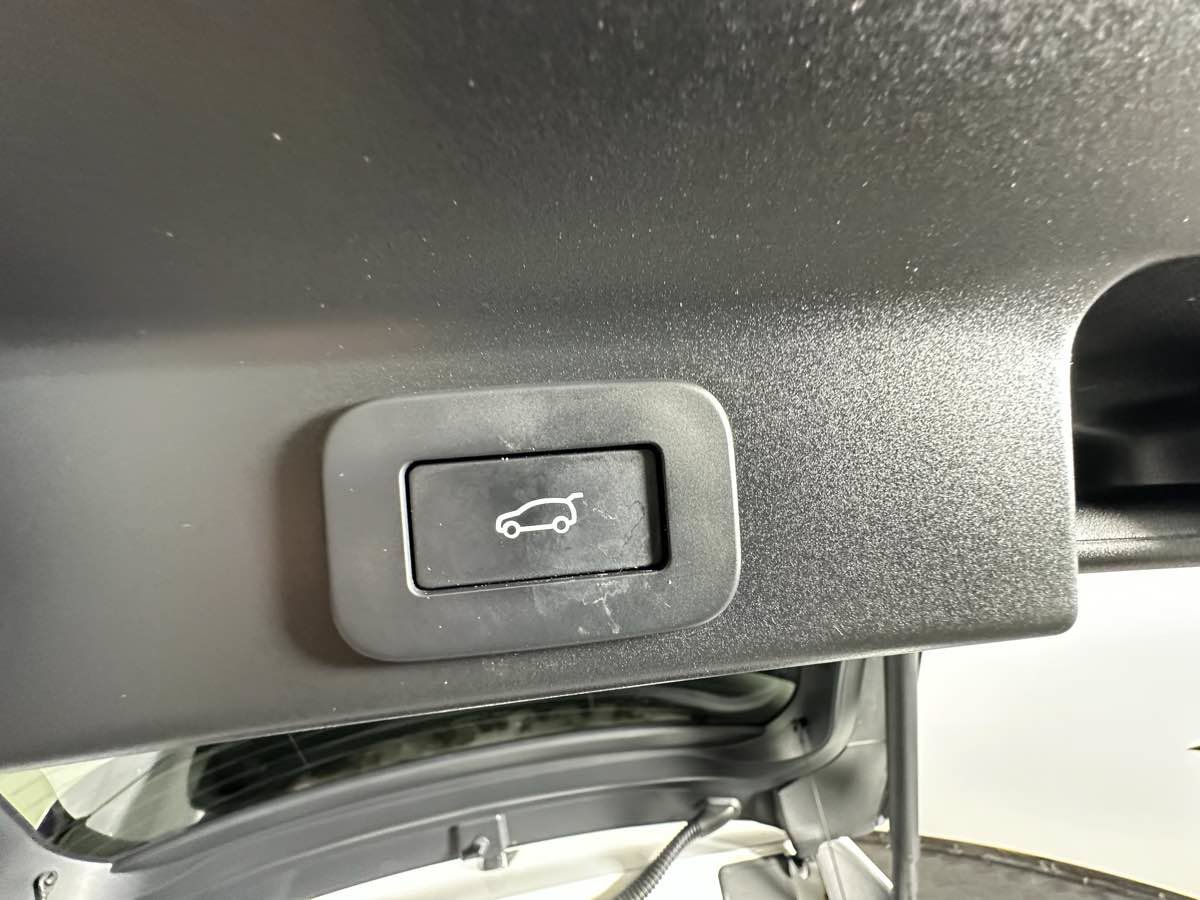 Used 2023 Jaguar F-PACE R-Dynamic S AWD/4WD image 21