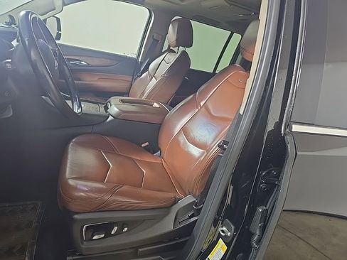 Used 2019 Cadillac Escalade ESV Luxury image 17