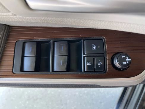 Used 2021 Toyota Sienna FWD image 38