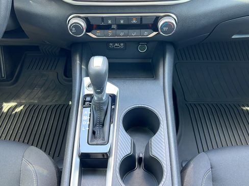 Used 2025 Nissan Altima 2.5 SV FWD image 14