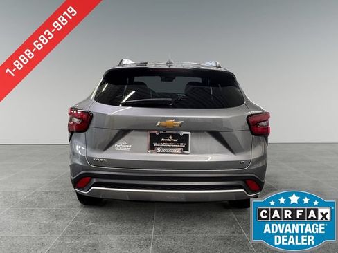 Used 2025 Chevrolet Trax LT FWD image 24