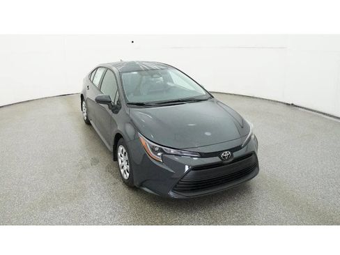 Used 2025 Toyota Corolla LE FWD image 17