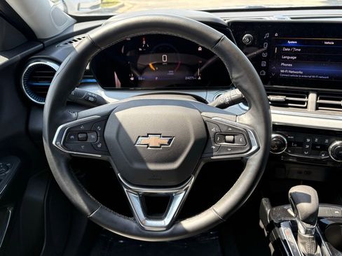 Used 2025 Chevrolet Trax LT w/ LT Convenience Package FWD image 18
