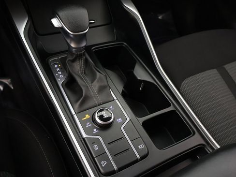 Used 2023 Kia Sorento LX image 48