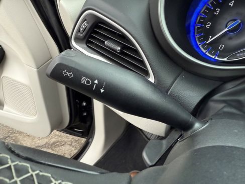 Used 2024 Chrysler Pacifica Touring-L image 31