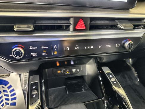 Used 2025 Kia Sorento SX AWD/4WD image 21
