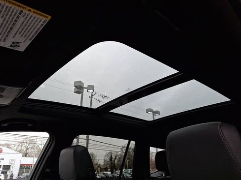 Certified 2025 Cadillac XT6 Premium Luxury image 16