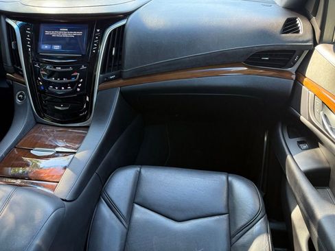 Used 2020 Cadillac Escalade Premium Luxury image 12