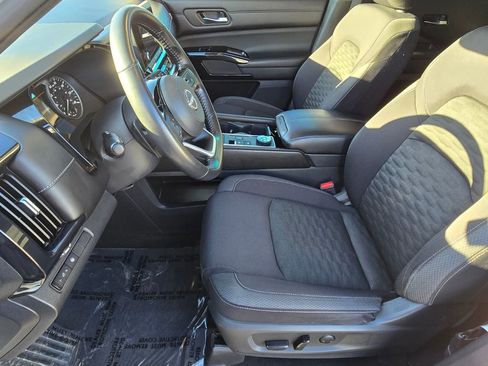 Used 2022 Nissan Pathfinder SV image 10