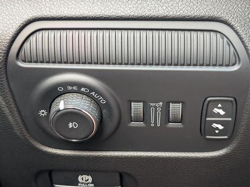Used 2023 Jeep Wagoneer Series III w/ Convenience Group I AWD/4WD image 23