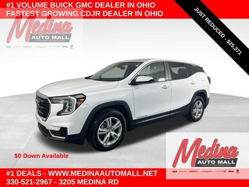 Used 2024 GMC Terrain SLE FWD image 1