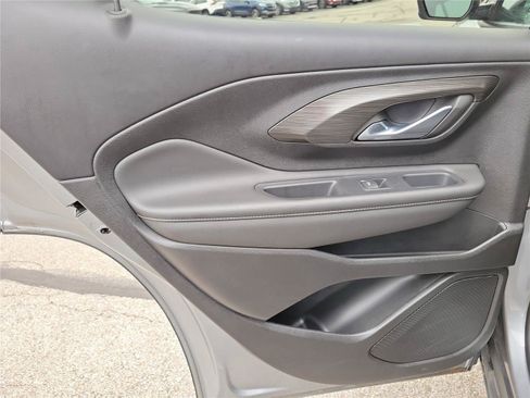 Used 2023 GMC Terrain SLE w/ Driver Convenience Package FWD image 15