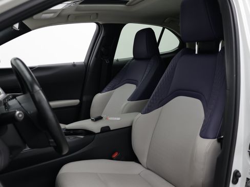 Used 2022 Lexus UX 200 w/ Accessory Package (Z1) FWD image 18