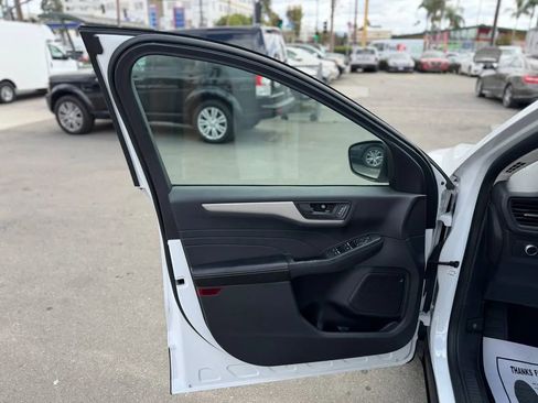 Used 2022 Ford Escape SE FWD image 20