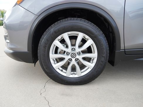 Used 2020 Nissan Rogue SV image 13