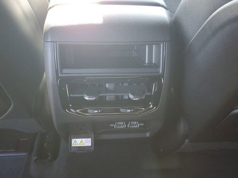 New 2025 Jeep Grand Cherokee Altitude image 14