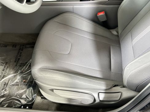 Used 2023 Hyundai Elantra SE w/ Preferred Accessory Package image 18