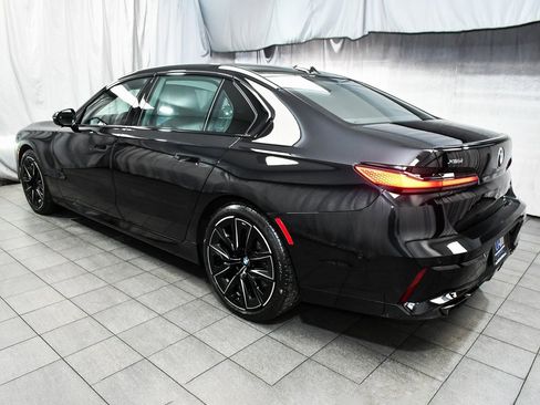 Used 2025 BMW 760i xDrive image 4