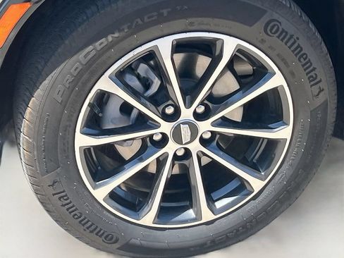 Used 2024 Cadillac XT4 Sport FWD image 33