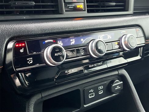 Used 2025 Honda Pilot TrailSport image 19