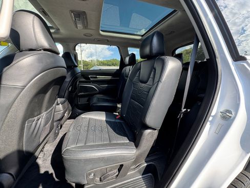 Used 2020 Kia Telluride SX w/ SX Prestige Package image 8