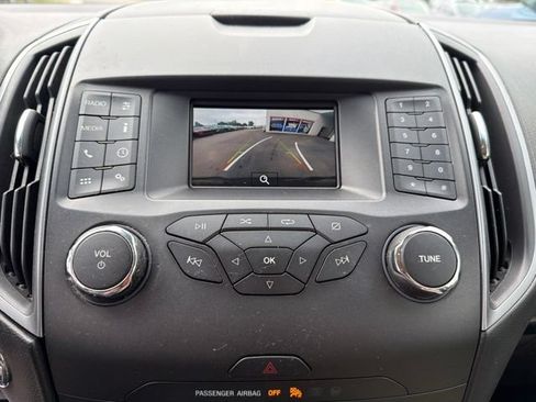 Used 2019 Ford Edge SE FWD image 18
