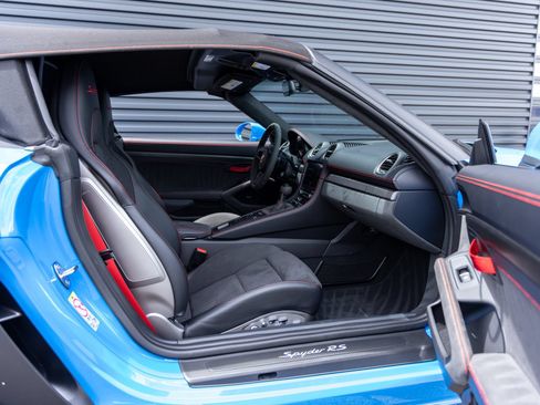 Certified 2025 Porsche 718 Boxster Spyder RS RWD image 27