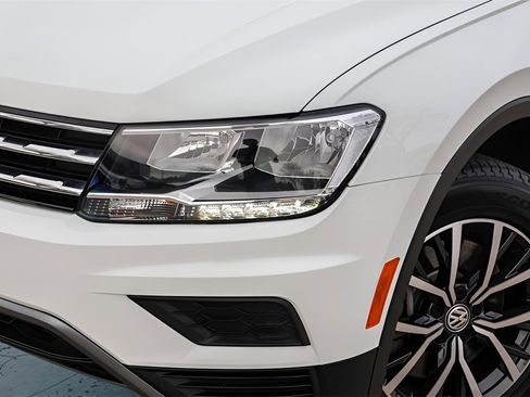 Used 2020 Volkswagen Tiguan SE w/ Panoramic Sunroof Package image 3