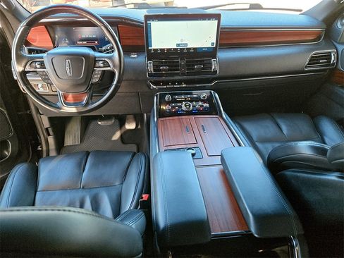 Used 2024 Lincoln Navigator Reserve image 12