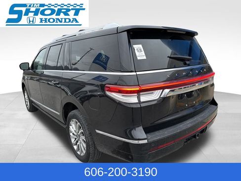 Used 2024 Lincoln Navigator L 4WD image 3