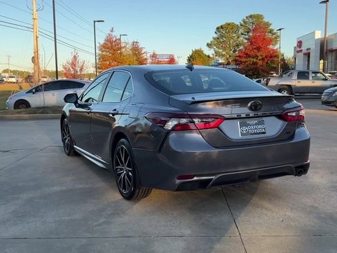 Used 2023 Toyota Camry SE image 4